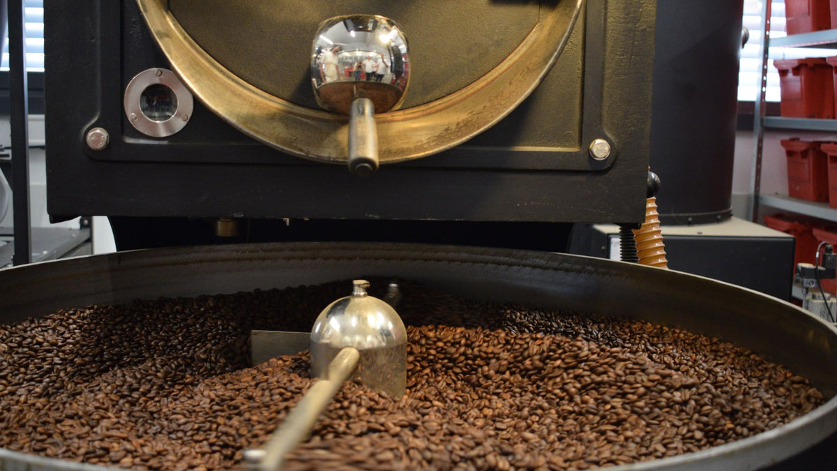 Traditionelles Trommelröstverfahren zur Veredelung von Kaffee